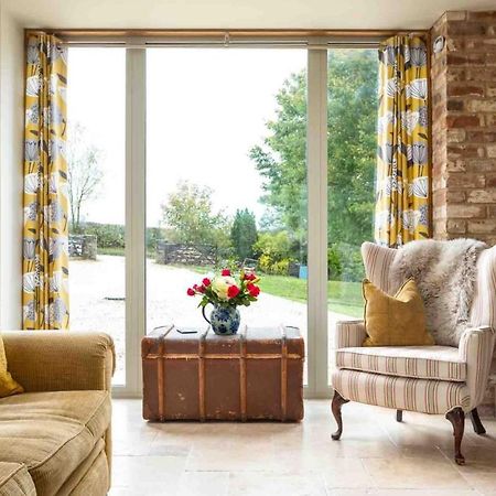 Flynn'S Barn Villa Aylworth Ngoại thất bức ảnh