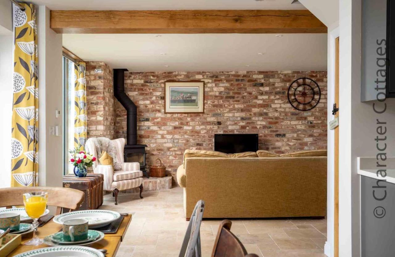 Flynn'S Barn Villa Aylworth Ngoại thất bức ảnh