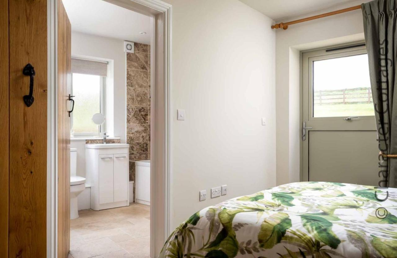 Flynn'S Barn Villa Aylworth Ngoại thất bức ảnh