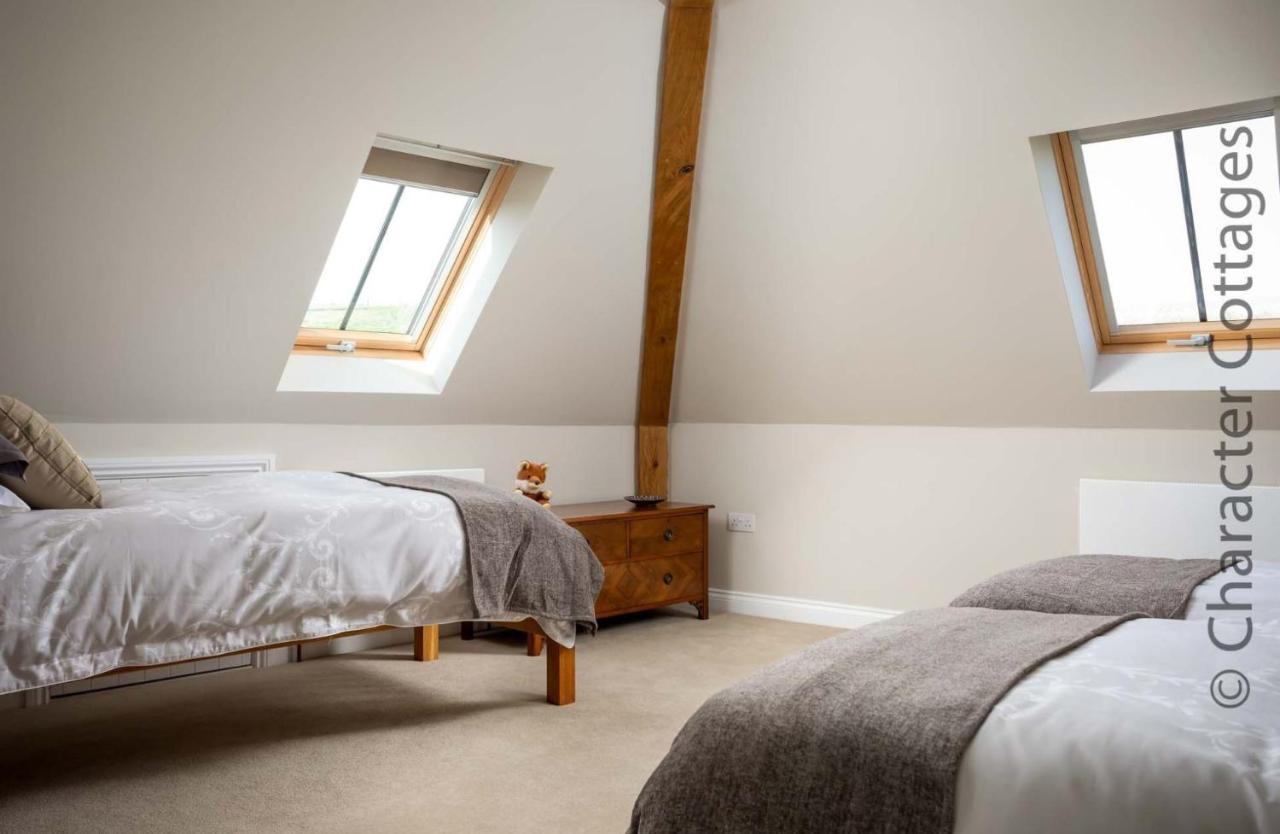 Flynn'S Barn Villa Aylworth Ngoại thất bức ảnh