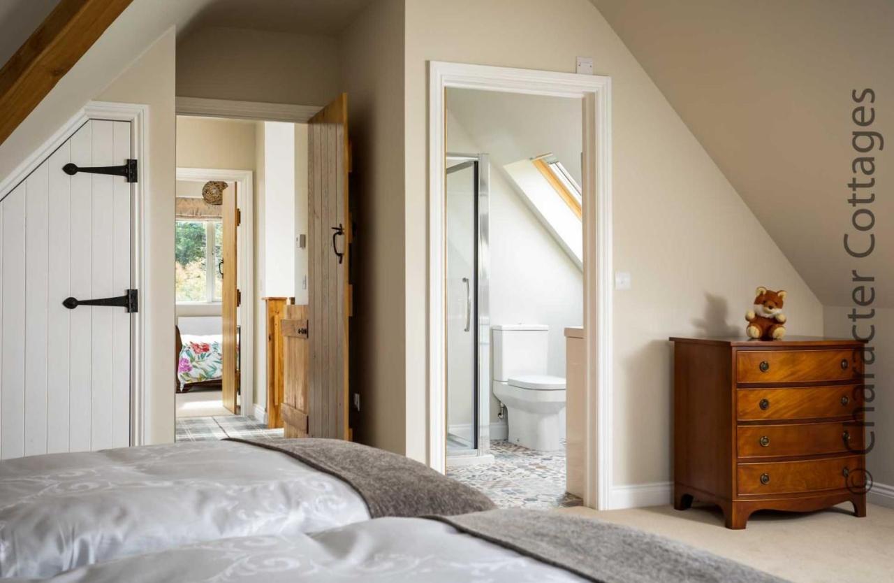 Flynn'S Barn Villa Aylworth Ngoại thất bức ảnh