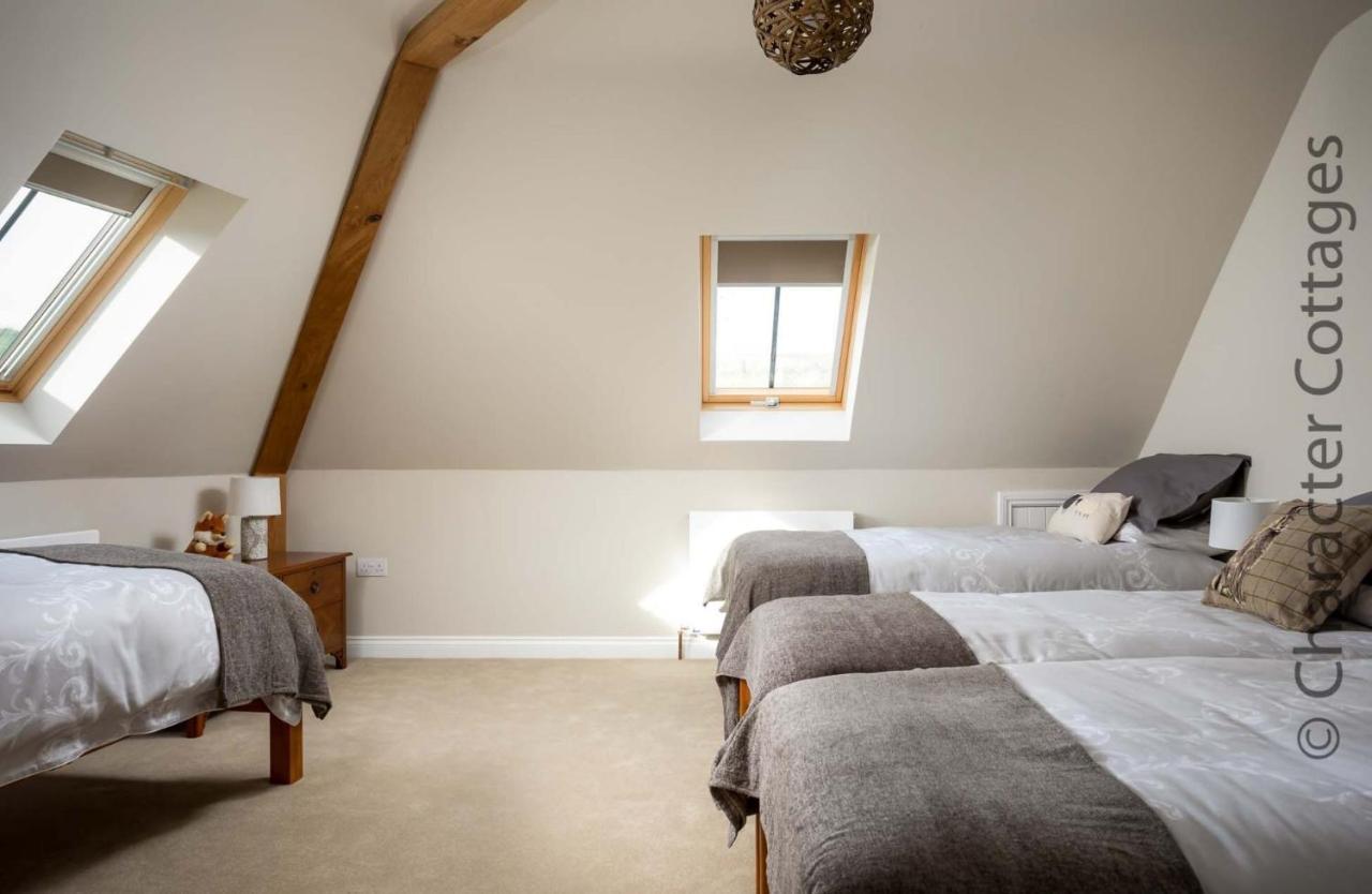 Flynn'S Barn Villa Aylworth Ngoại thất bức ảnh
