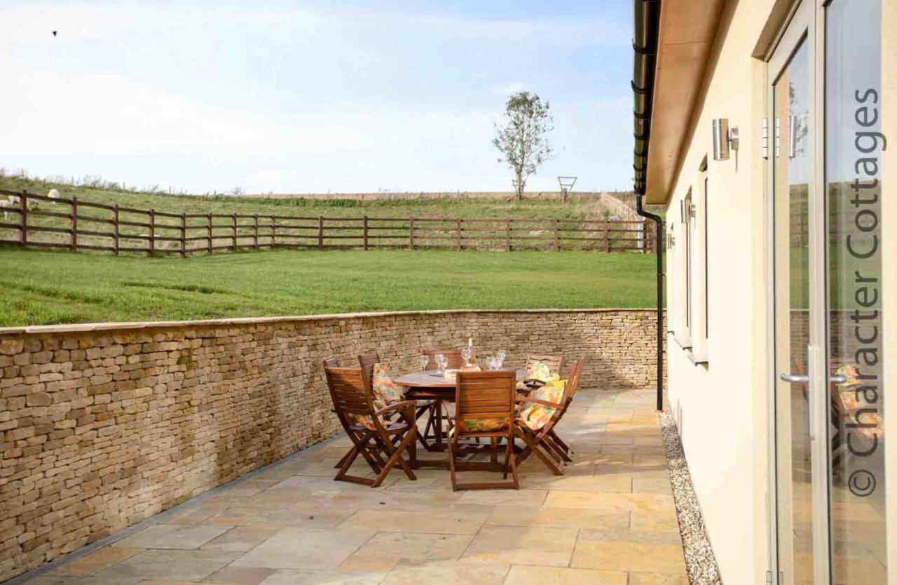 Flynn'S Barn Villa Aylworth Ngoại thất bức ảnh